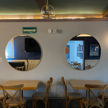 Espejo redondo con marco de aluminio en color oro herrashop