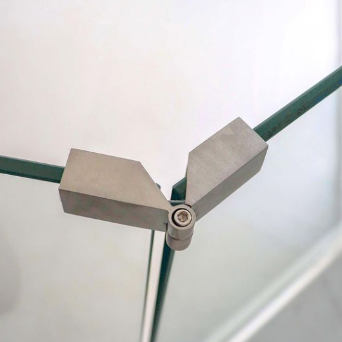 Conector Escuadra Vidrio a Vidrio a 90º Ajustable herralum
