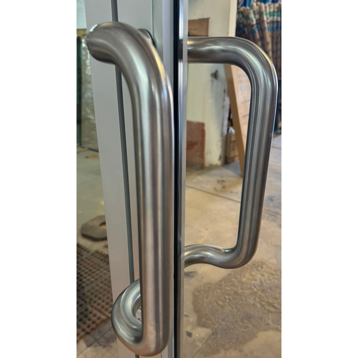 Jaladera para puerta principal Tipo Oxxo 1 1/4" herralum