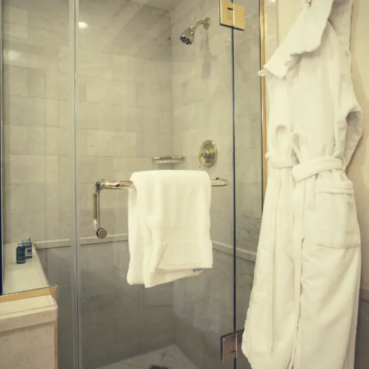Jaladera para puerta de baño de cristal con Toallero medida 15cm-45cm herralum