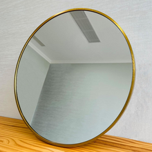 Espejo redondo con marco de aluminio en color oro herrashop