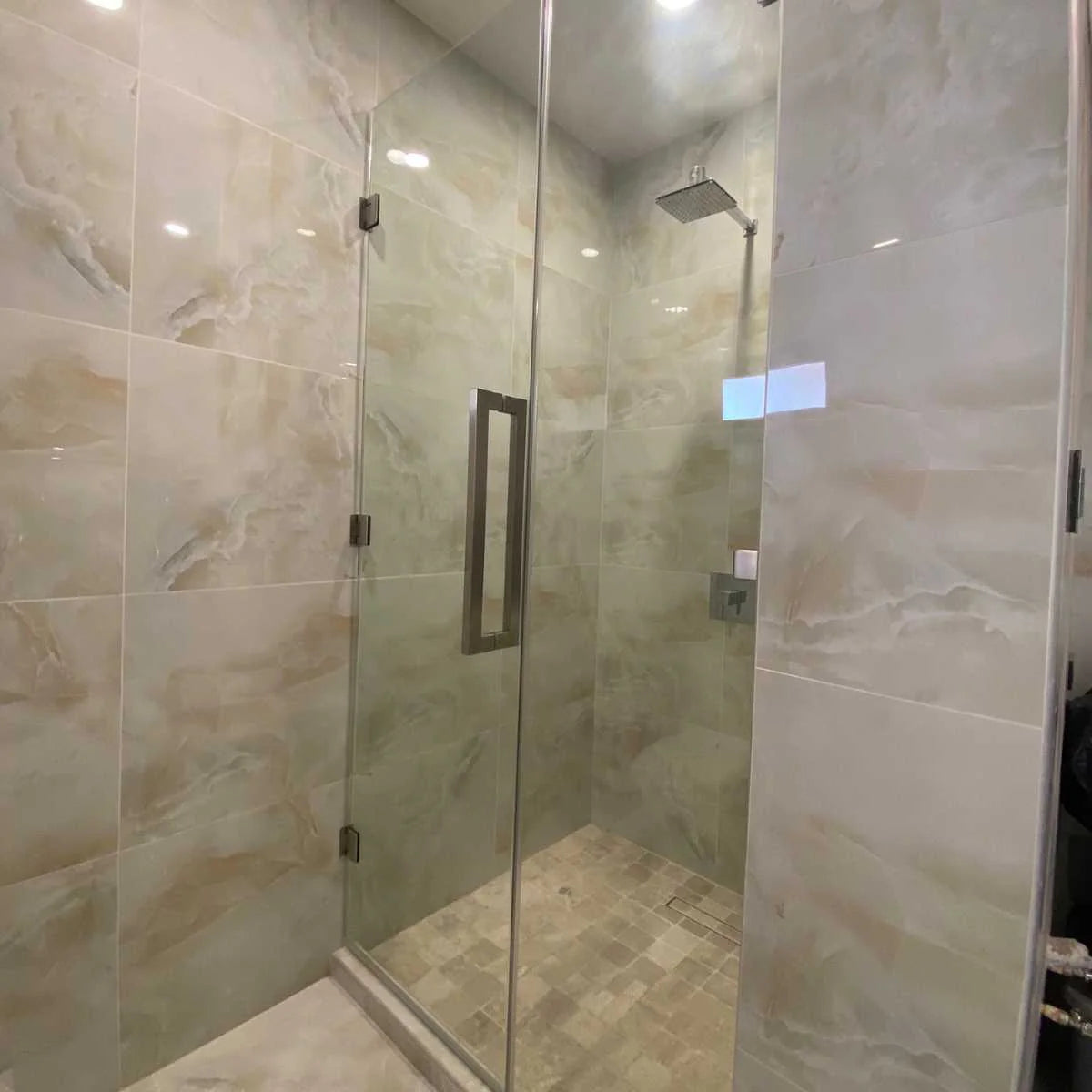 Bisagra Muro a VIdrio 180° Para Puertas de Cristal Templado Herralum