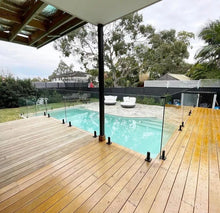 Miniposte Rectangular Negro de 16 cm de alto Para Barandal de Cristal Templado de 8 a 13mm Herralum