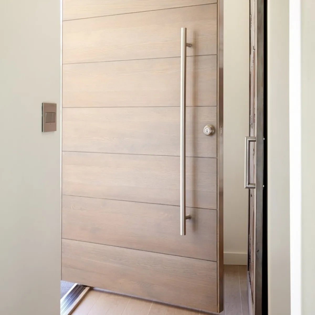 Jaladera tipo H para interior y exterior en tono cromado  Herralum