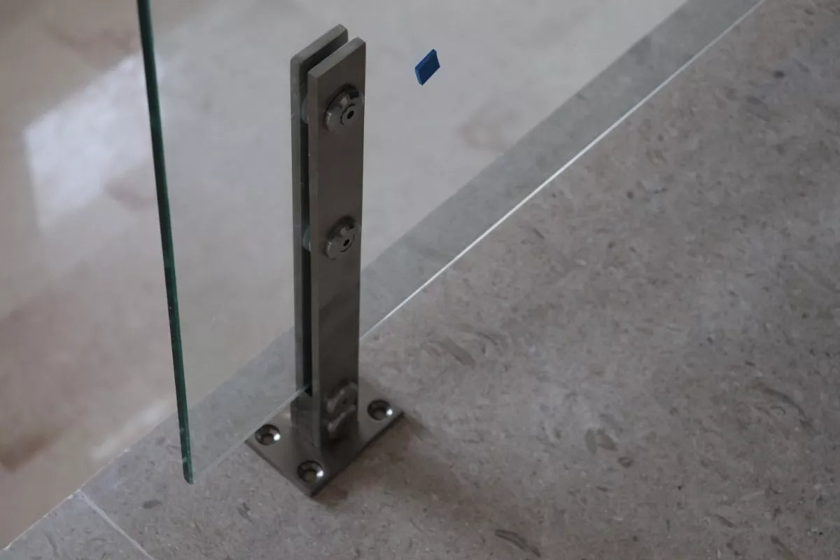 Poste de Placa Sólida Para Barandal De Cristal