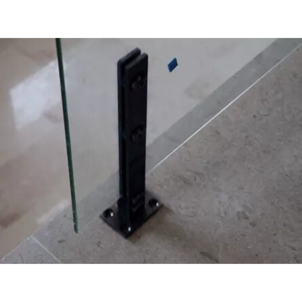 Poste de Placa Sólida Negro Para Barandal De Cristal