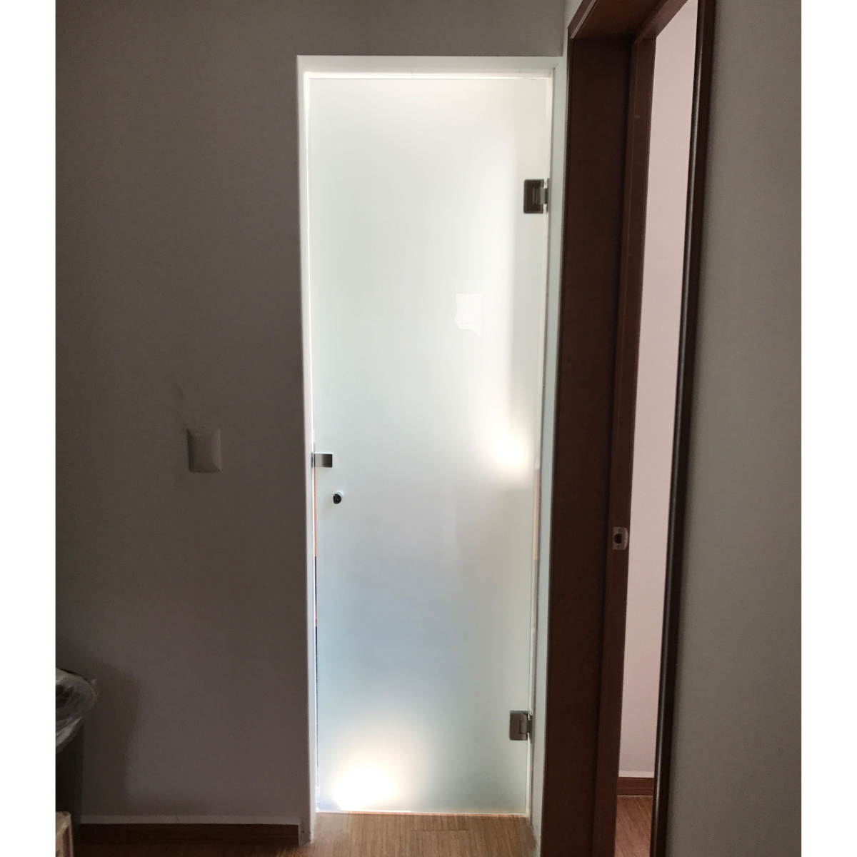 Bisagra Muro a VIdrio 180° Para Puertas de Cristal Templado Herralum