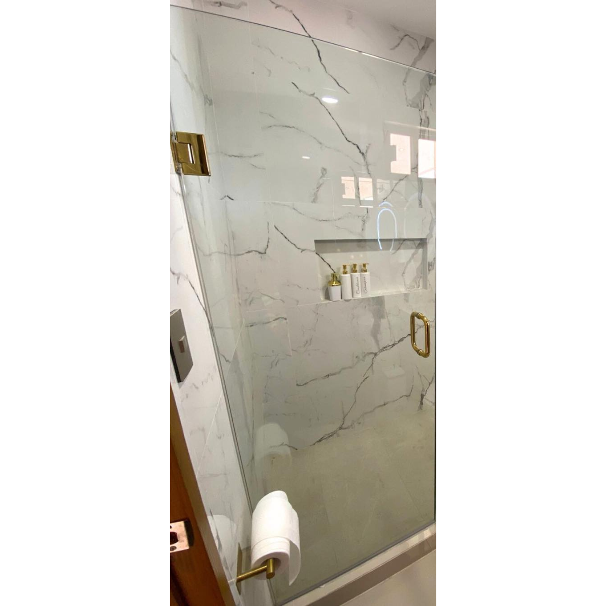 BATHROOM CANCEL 70 X 189 CM WITH FOLDING DOOR