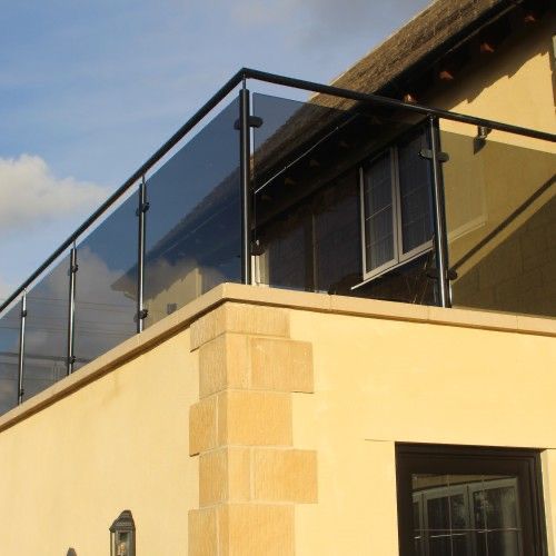 Poste Prefabricado Para Barandales de Cristal Templado a 180 grados con pasamanos Herralum