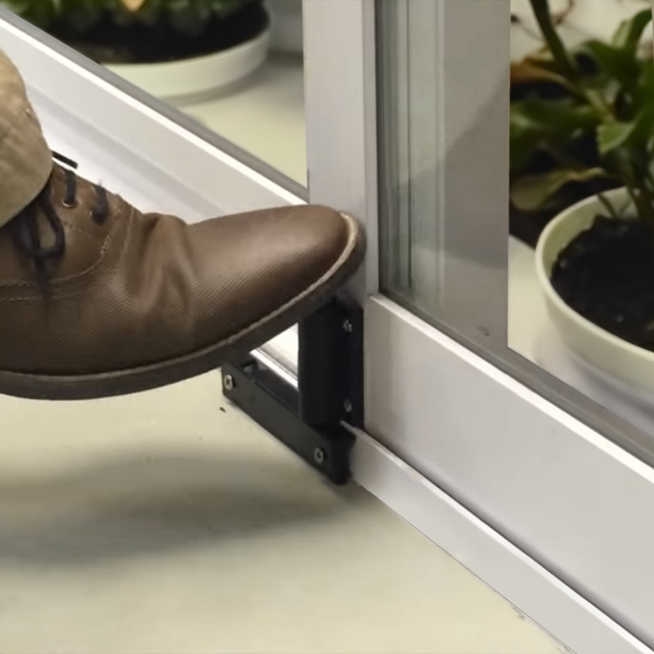 Seguro de pie + contra para puerta o ventana herralum