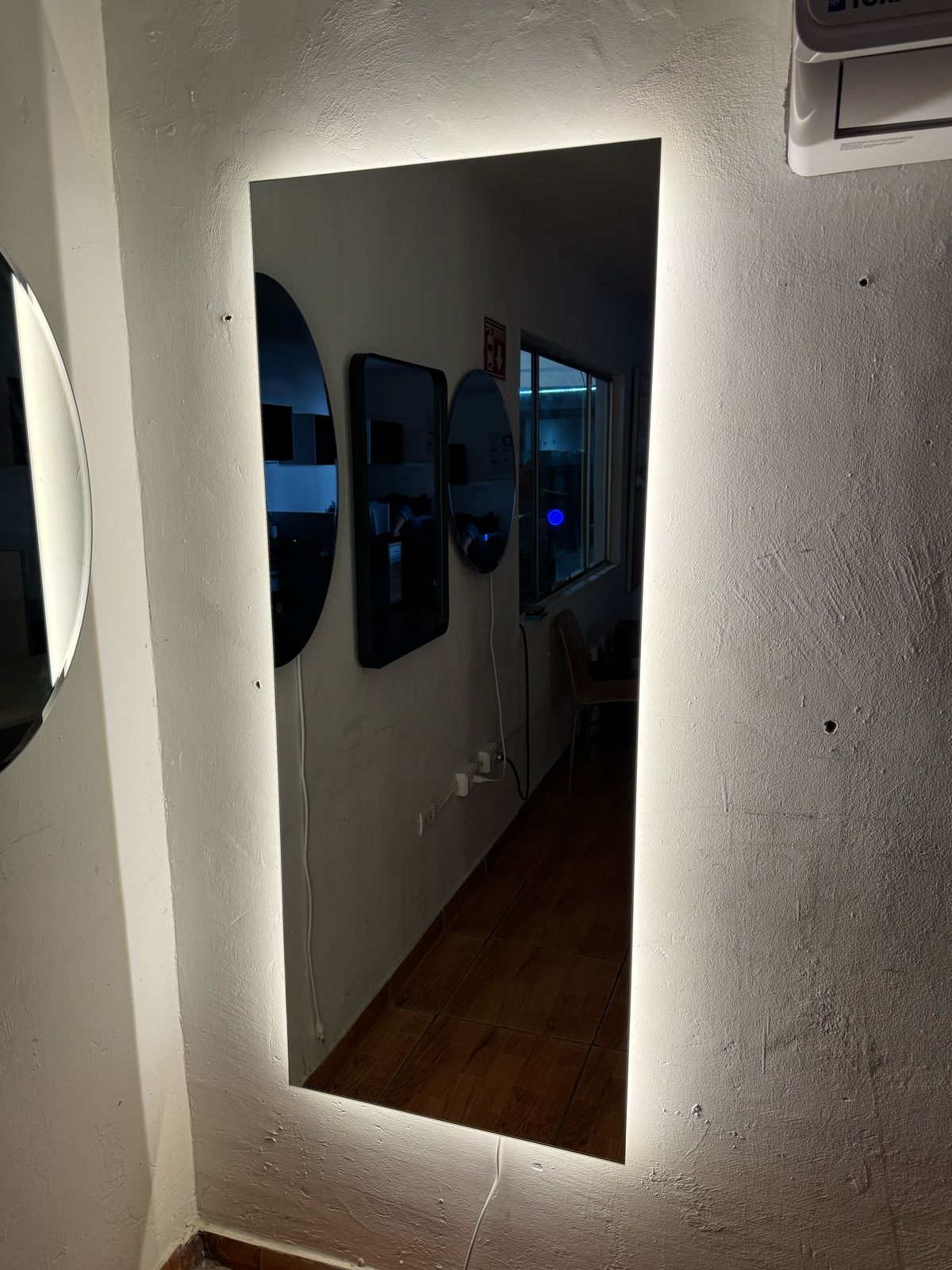 Espejo cuerpo completo luz atrás tipo flotante 3 tonos 150x60 cm herrashop