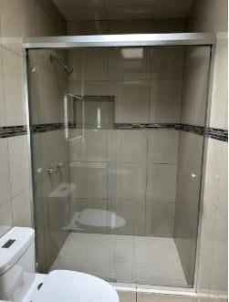 "Cancel de baño corredizo Herralum rio bravo cristal templado 6mm"