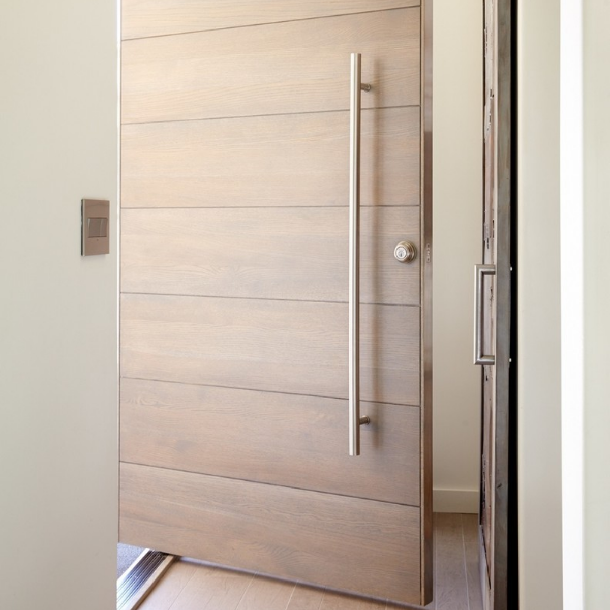 Jaladera interior y exterior para puerta principal tipo H 1 ¼" HERRALUM 2229050SA