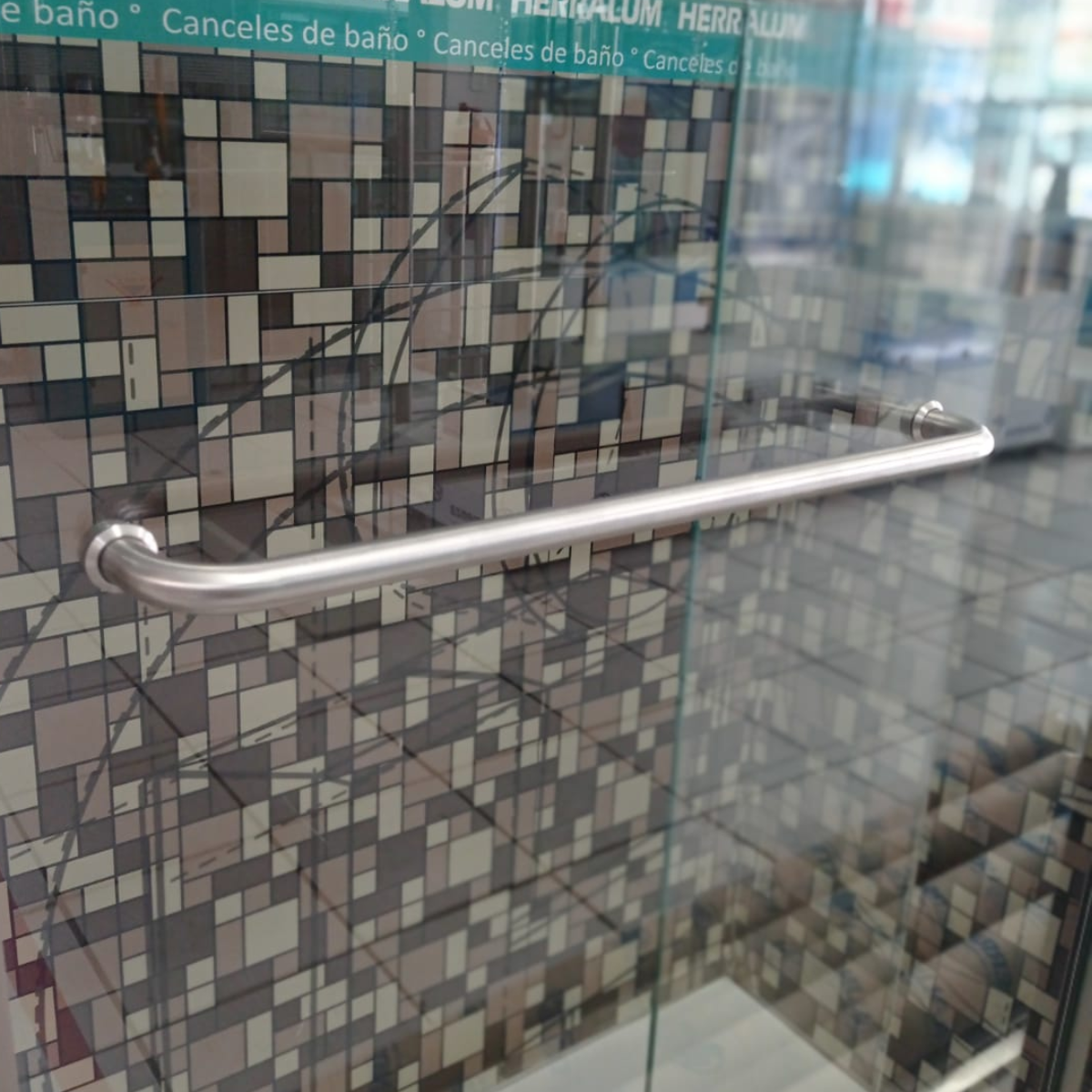 Jaladera toallero Careyes tubular de 3/4” Para Cristal Templado de 8 a 12mm herralum